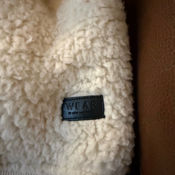 Chicago Cubs WEAR by Erin Andrews Women's Sherpa Quarter-Zip Hoodie - Cream - Picture 9 of 10